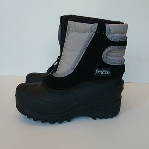 Granite Peak kids snow boots size 9/10